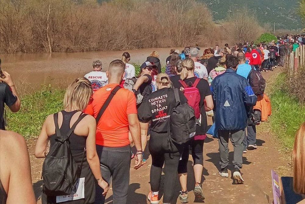 Βουβοί και με δάκρυα στα μάτια χιλιάδες δρομείς στον 1ο δρόμο μνήμης Τεμπών runbeat.gr